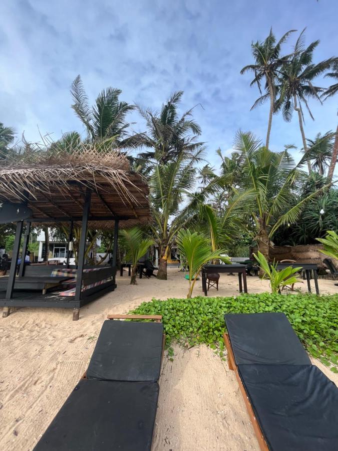 Sabine Holiday Resort And Restaurant マータラ エクステリア 写真